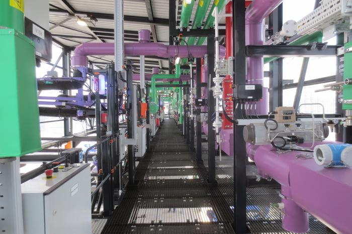 Industrielle Anlage mit technischer Infrastruktur